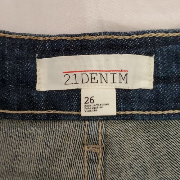 ⬇️ Forever 21 Distressed Denim Jean Shorts - Picture 5 of 5